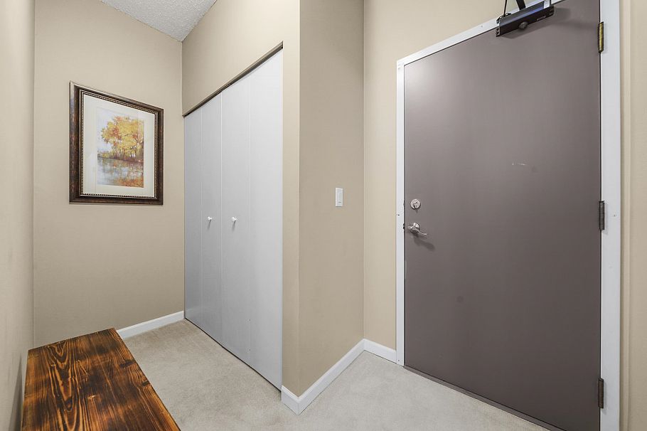 302 827 W 16 Street North Vancouver, BC - 3