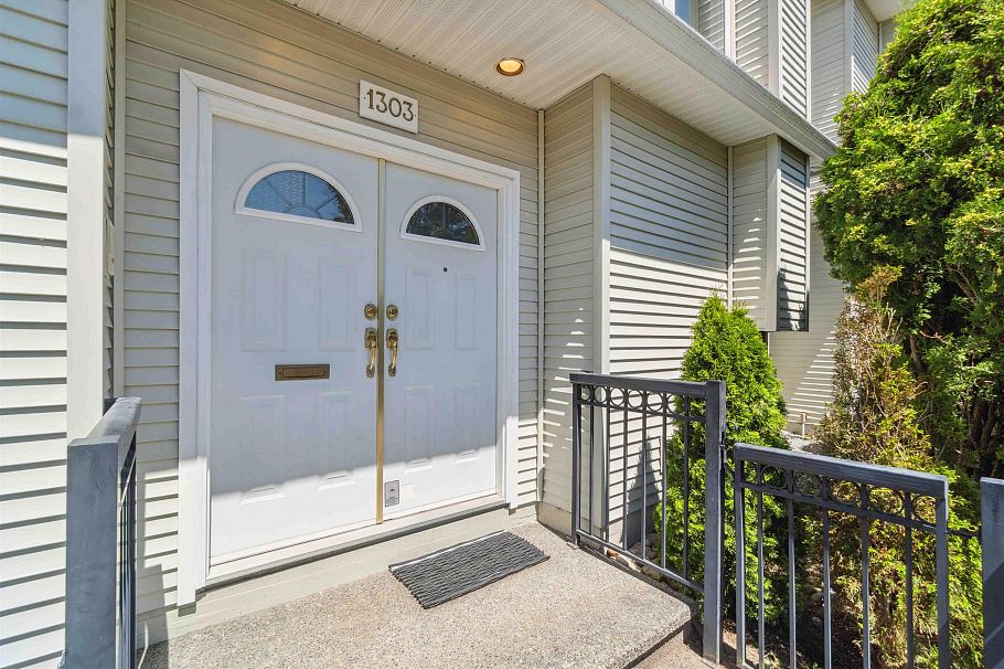 1303 W 67th Avenue Vancouver, BC - 2