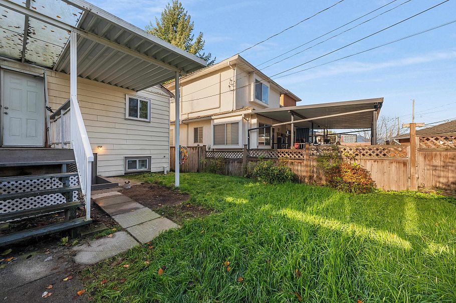 5556 Earles Street Vancouver, BC - 24