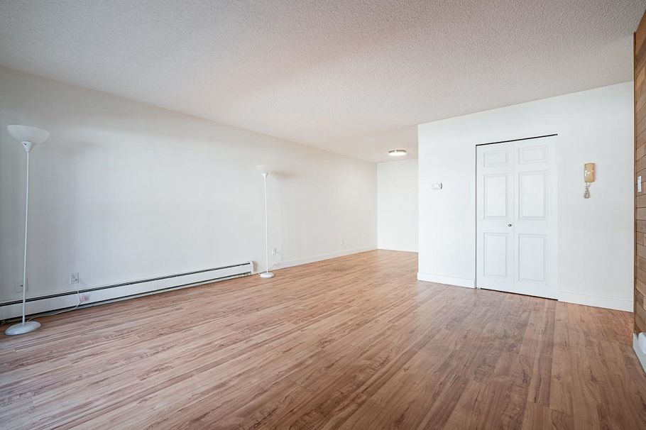 208 1550 Chesterfield Avenue North Vancouver, BC - 17