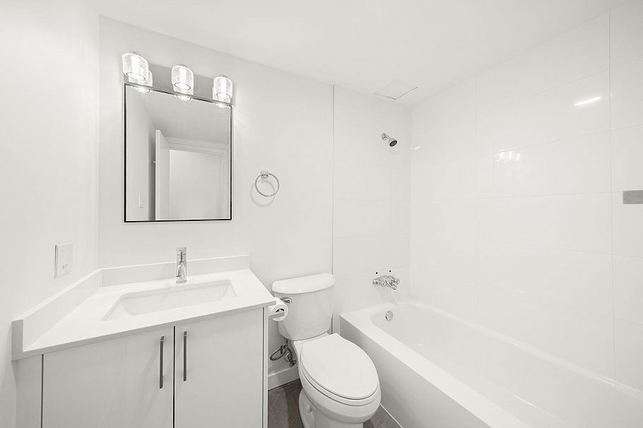 207 360 E 2nd Street North Vancouver, BC - 20