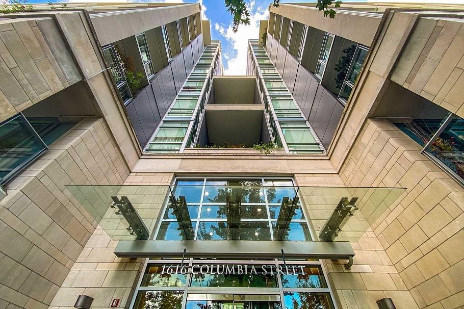 302 1616 Columbia Street Vancouver, BC - 1