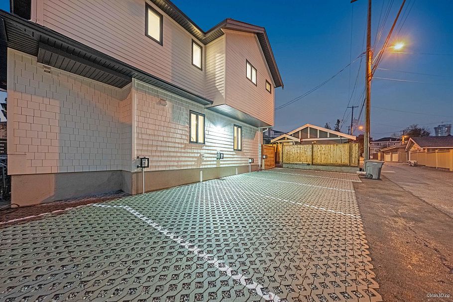 3 6730 Heather Street Vancouver, BC - 32