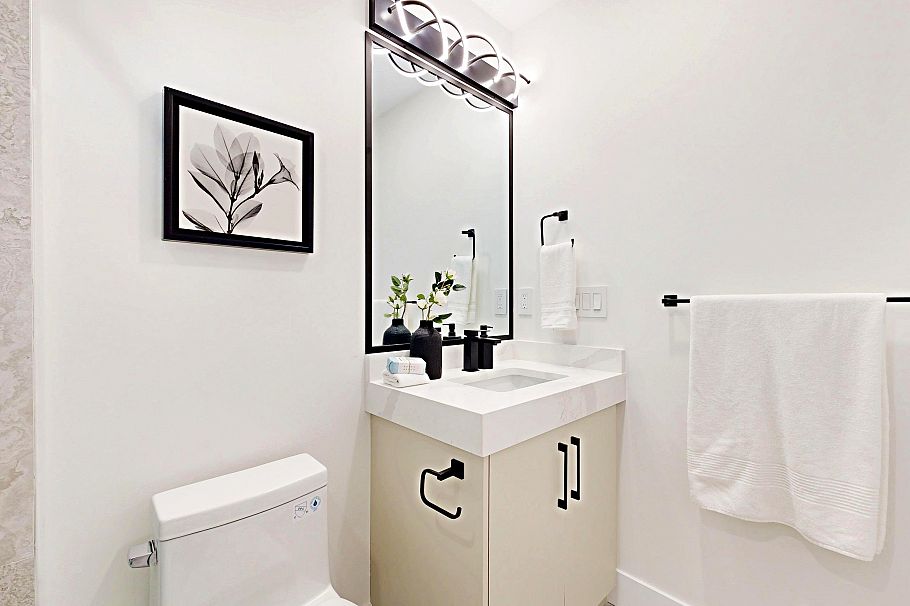 2 3425 Archimedes Street Vancouver, BC - 35