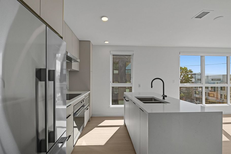 411 422 E 3rd Street North Vancouver, BC - 7