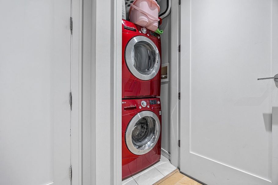 302 1616 Columbia Street Vancouver, BC - 17