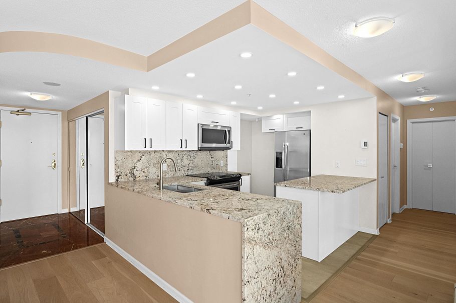 1601 1228 Marinaside Crescent Vancouver, BC - 8