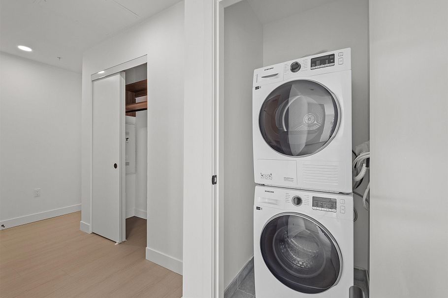 411 422 E 3rd Street North Vancouver, BC - 13