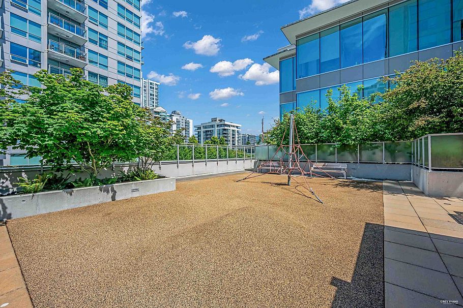 1610 125 E 14th Street North Vancouver, BC - 38