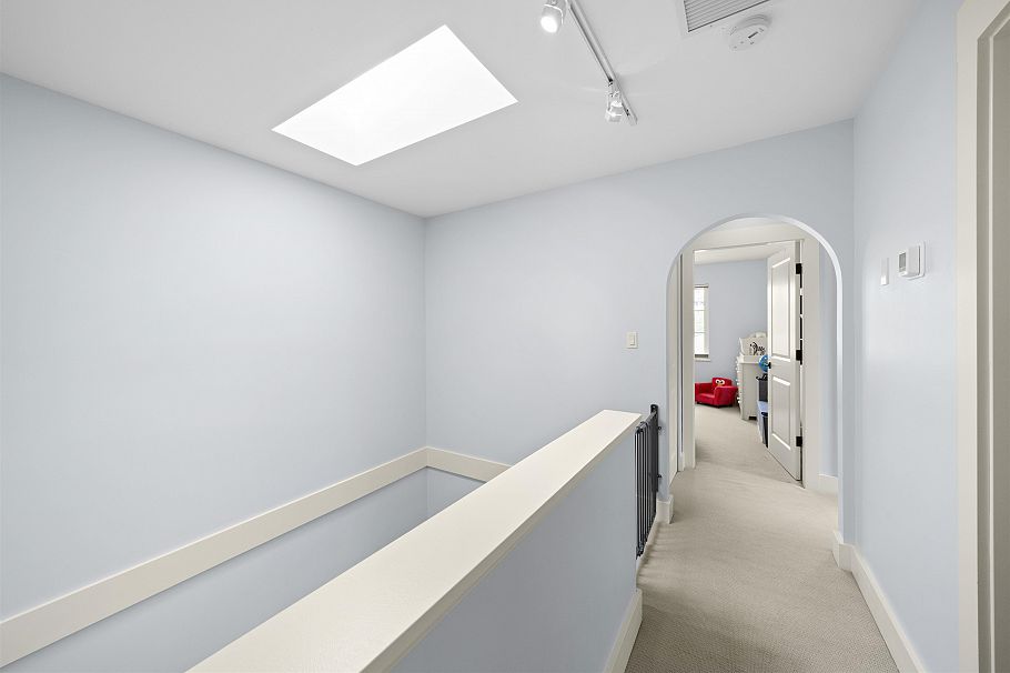 3711 W 11th Avenue Vancouver, BC - 18