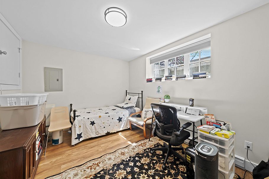 3711 W 11th Avenue Vancouver, BC - 30