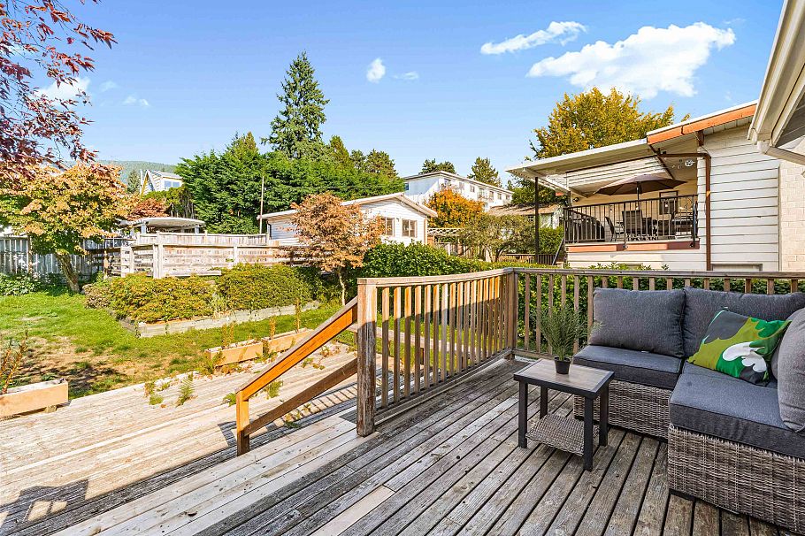 138 W Kings Road North Vancouver, BC - 29