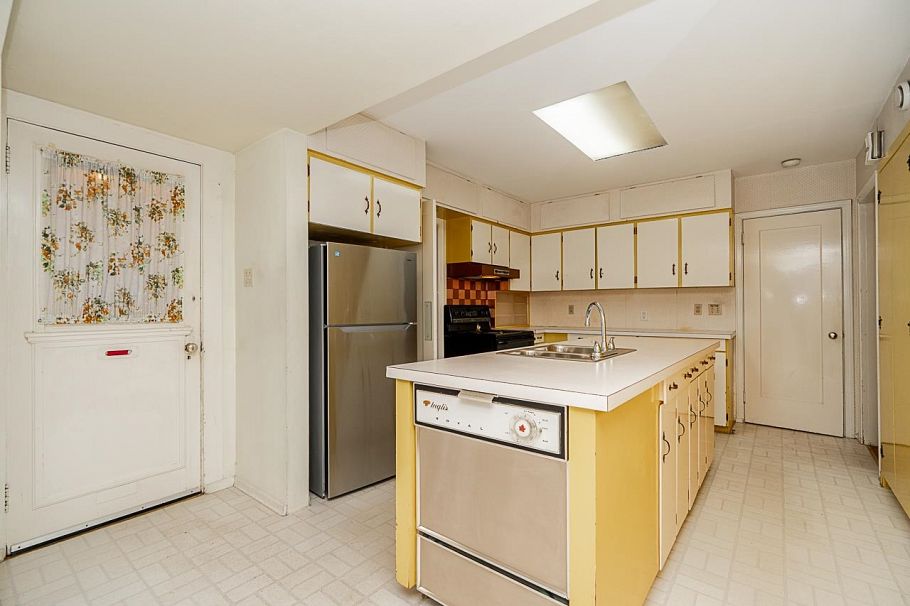 1204 Grand Boulevard North Vancouver, BC - 12