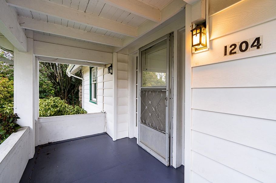 1204 Grand Boulevard North Vancouver, BC - 3