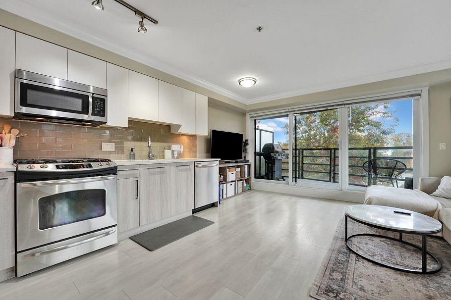 309 857 W 15th Street North Vancouver, BC - 11