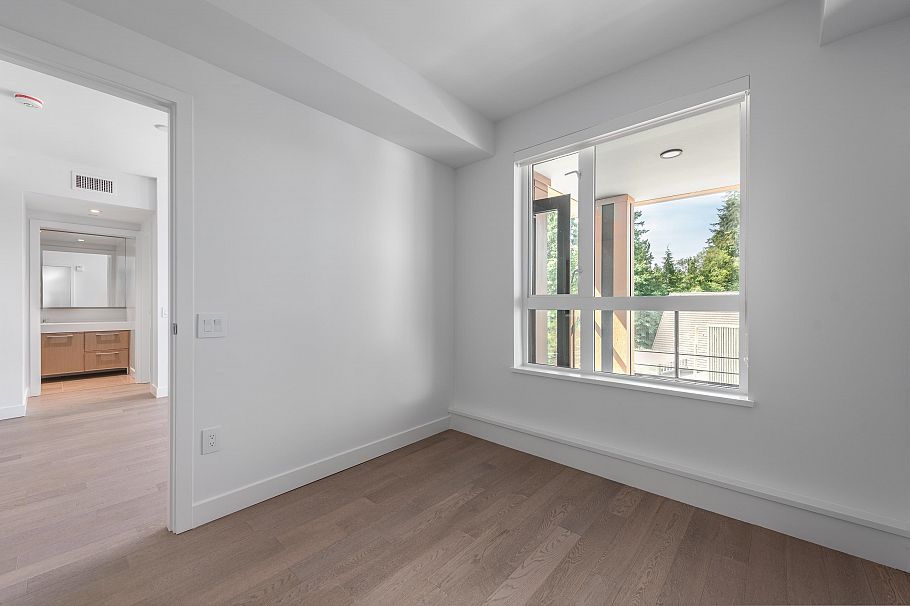 317 3220 Connaught Crescent North Vancouver, BC - 28