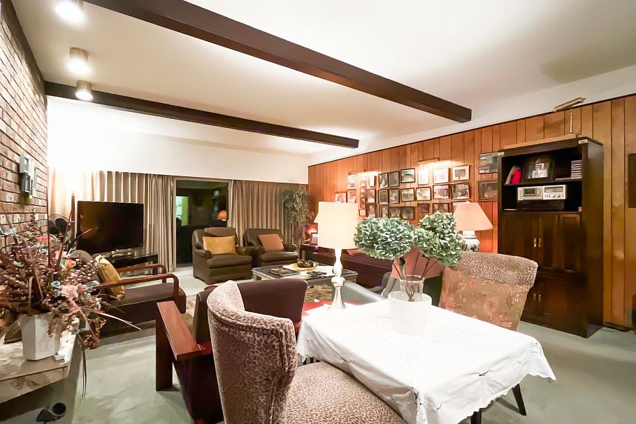 4680 W 15th Avenue Vancouver, BC - 9