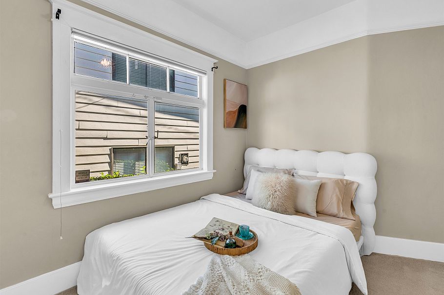 138 W Kings Road North Vancouver, BC - 15