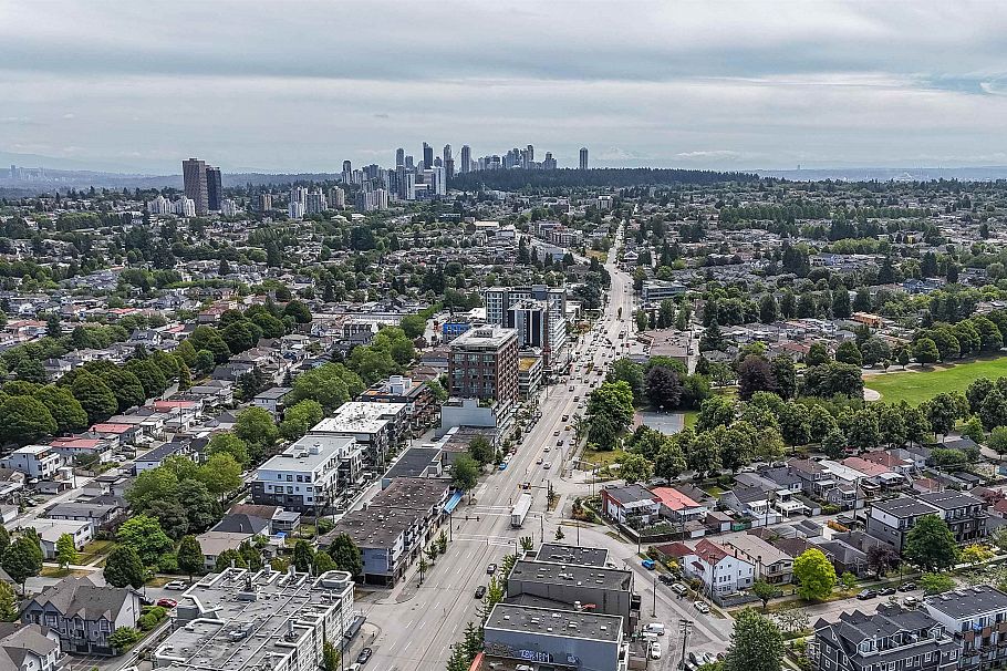 2354 E 33rd Avenue Vancouver, BC - 24