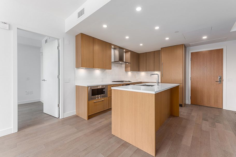 317 3220 Connaught Crescent North Vancouver, BC - 4