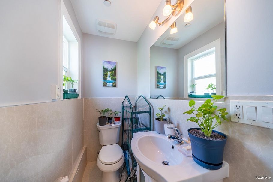 6830 Vivian Street Vancouver, BC - 30