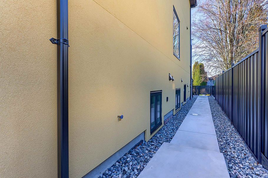 4670 Todd Street Vancouver, BC - 31