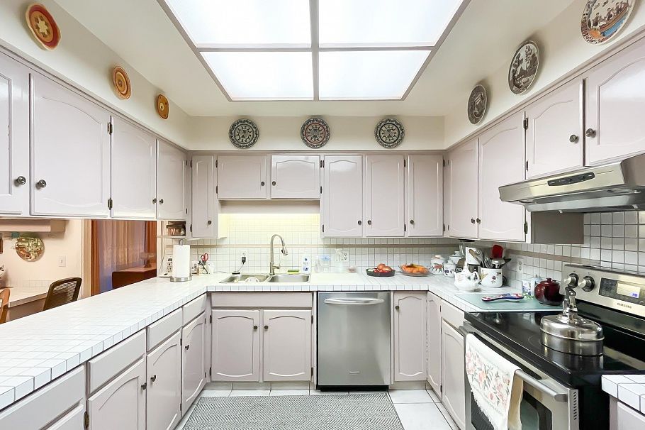 4680 W 15th Avenue Vancouver, BC - 17