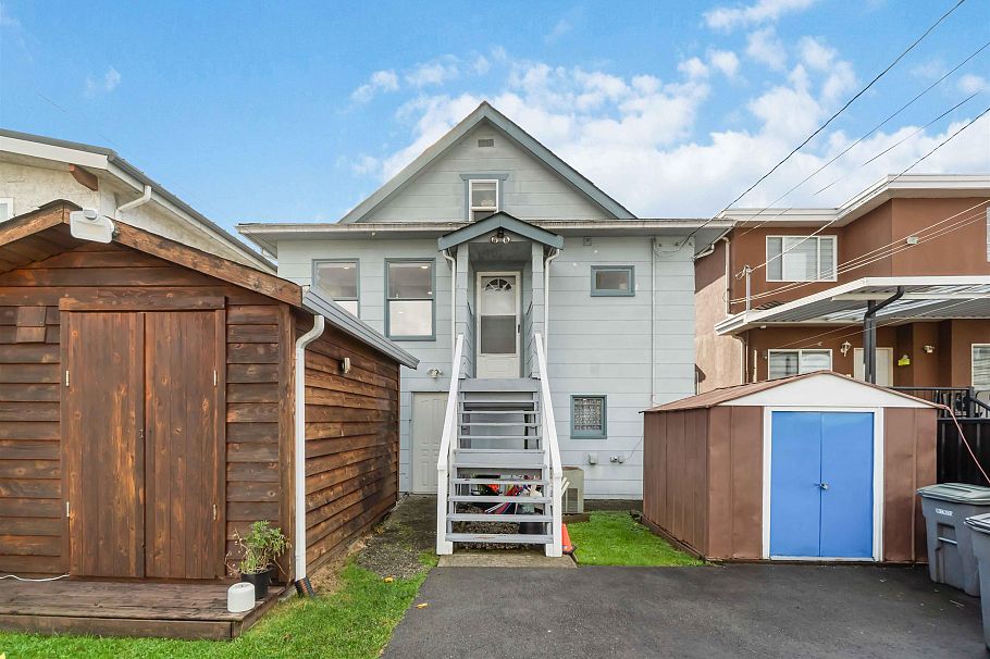 2235 East 52nd Avenue Vancouver, BC - 31