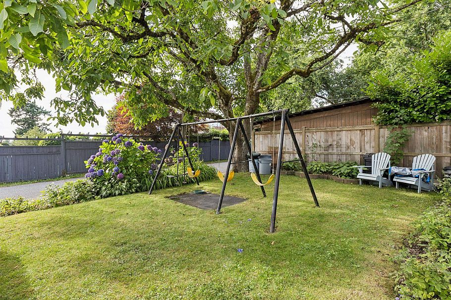 1617 W Grand Boulevard North Vancouver, BC - 33