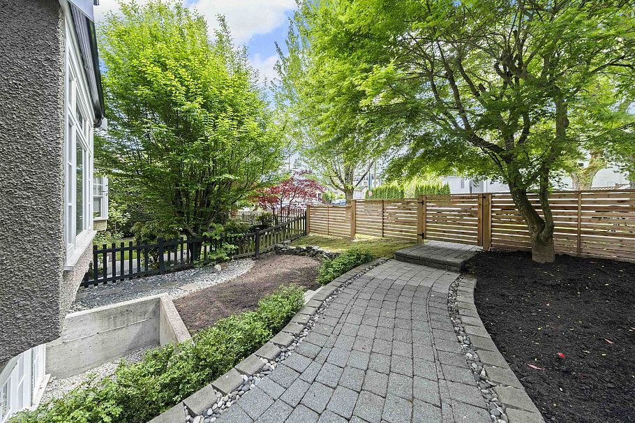 3711 W 11th Avenue Vancouver, BC - 38