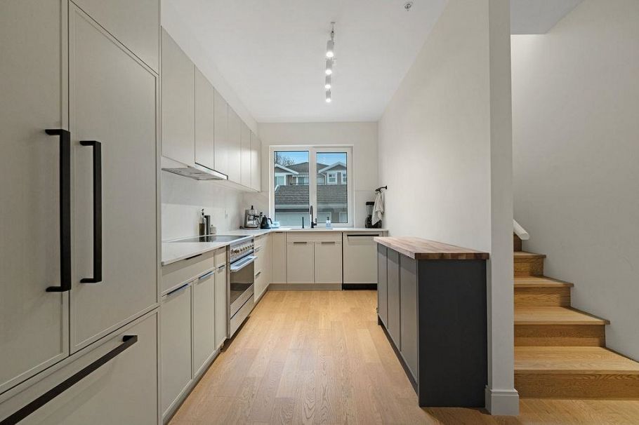 27 632 E 3rd Street North Vancouver, BC - 6