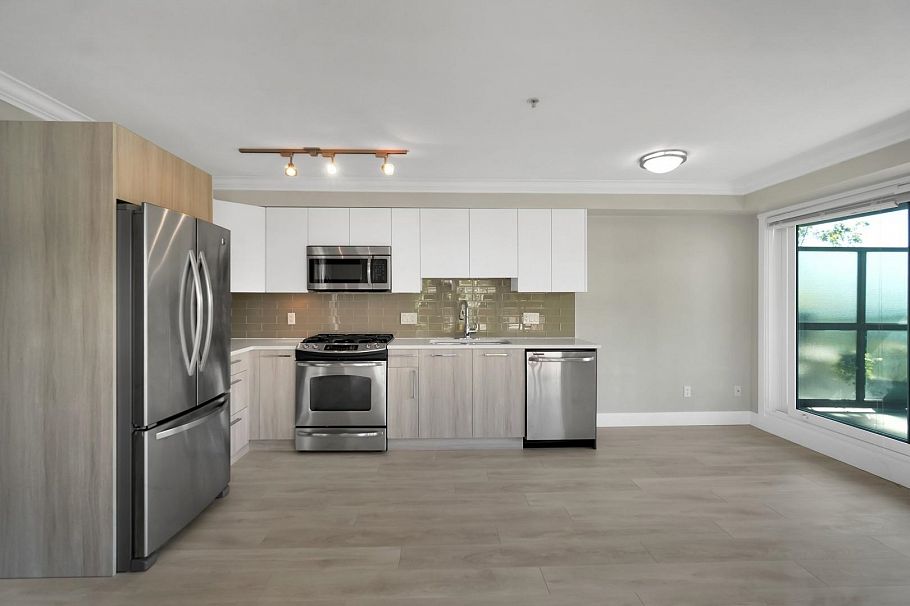 309 857 W 15th Street North Vancouver, BC - 12