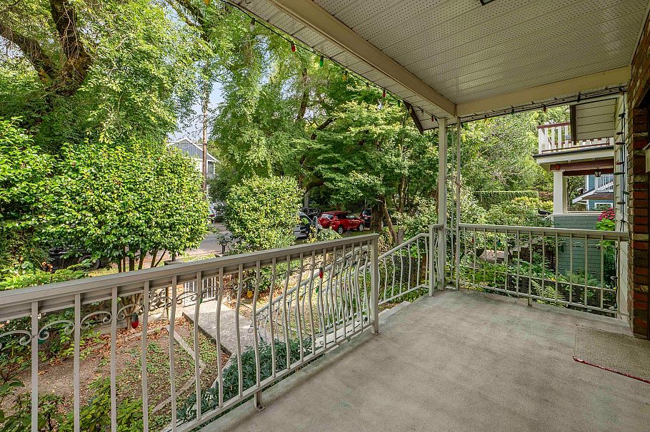 1794 E 6th Avenue Vancouver, BC - 39