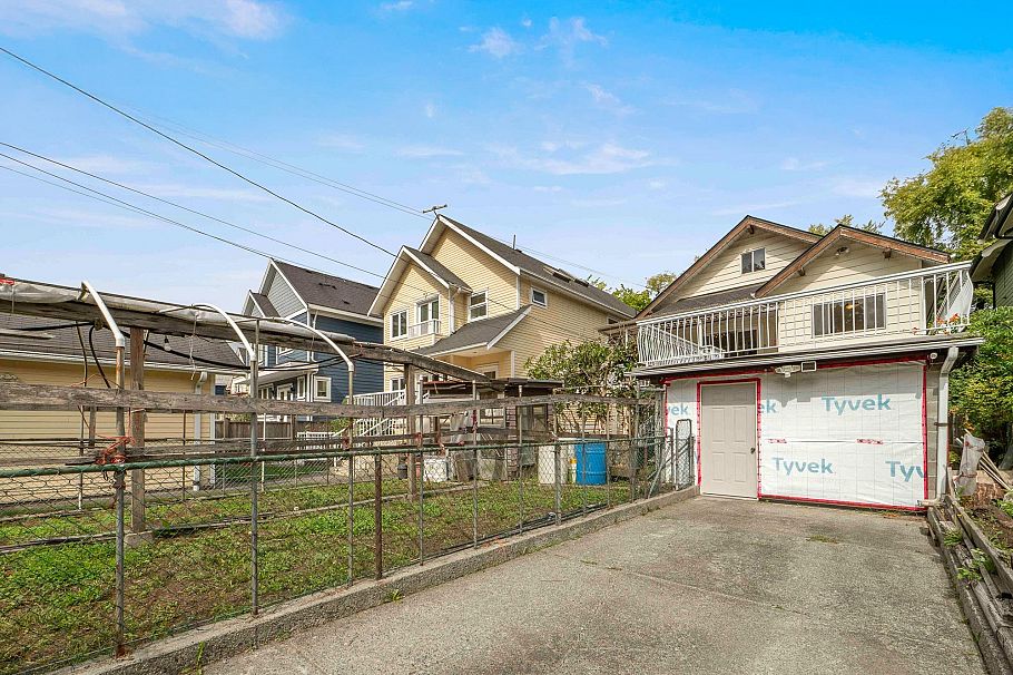 1794 E 6th Avenue Vancouver, BC - 36