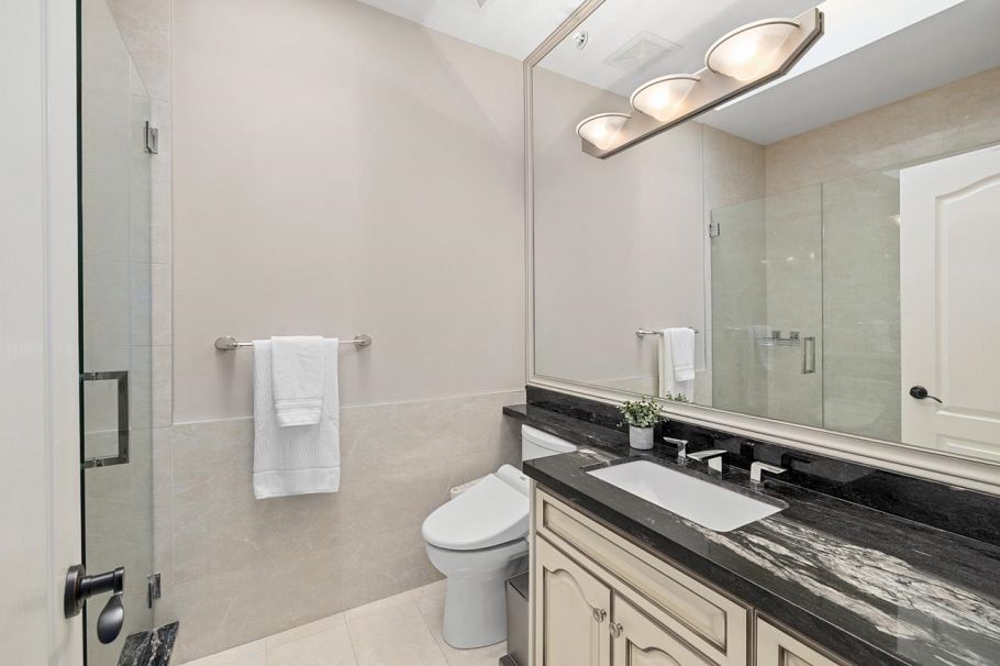 8291 Laurel Street Vancouver, BC - 25