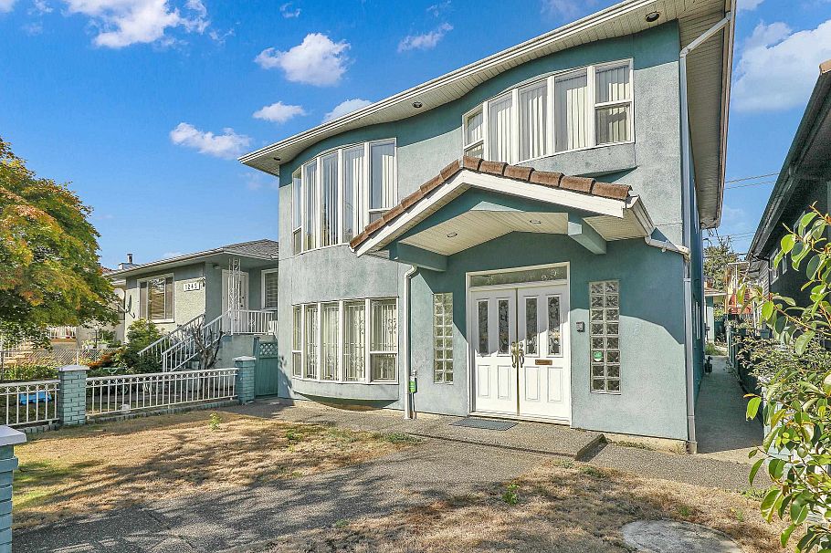 1257 E 60th Avenue Vancouver, BC - 3