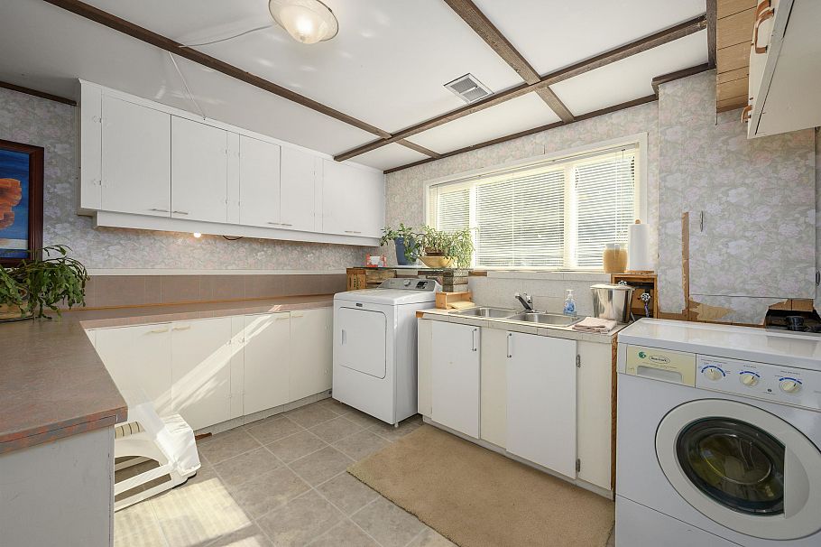 545 W 22nd Street North Vancouver, BC - 27