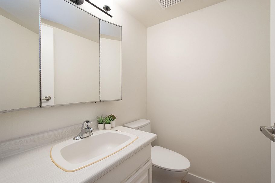 307 1385 Draycott Road North Vancouver, BC - 20