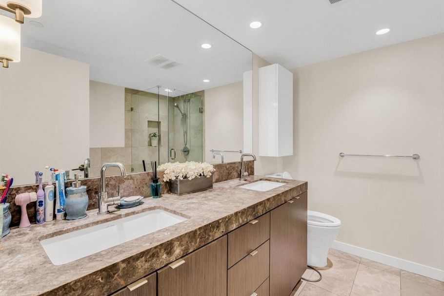 602 112 E 13th Street North Vancouver, BC - 10