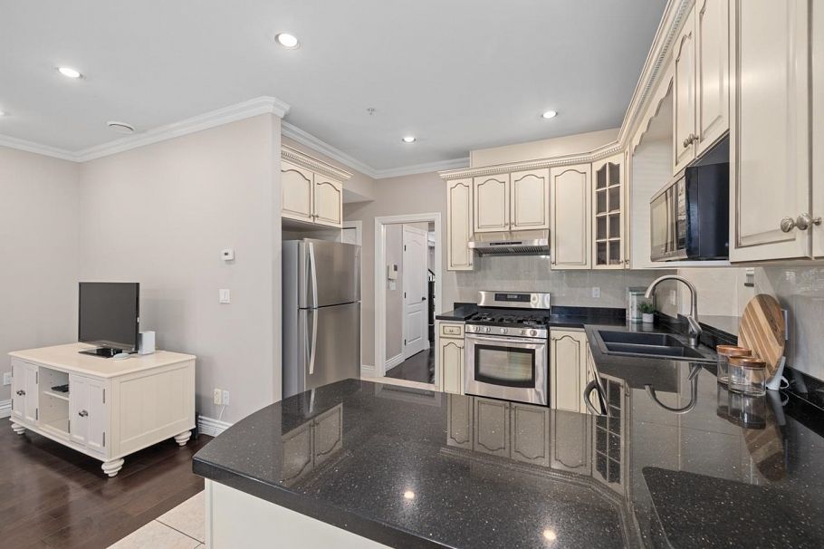 8291 Laurel Street Vancouver, BC - 12