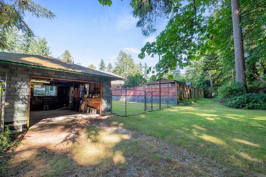 2239 Windridge Drive North Vancouver, BC - 33