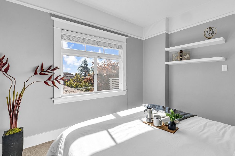 138 W Kings Road North Vancouver, BC - 13