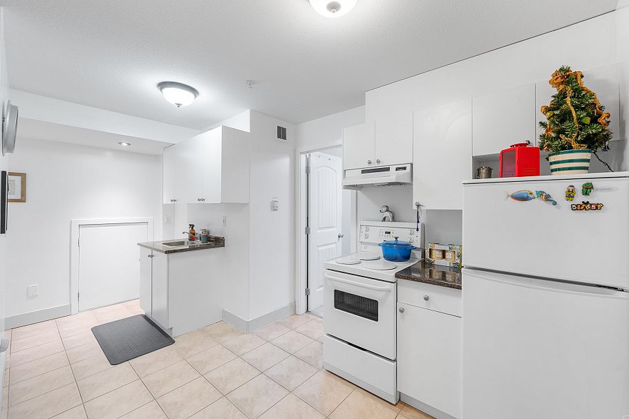 1636 E 12th Avenue Vancouver, BC - 21