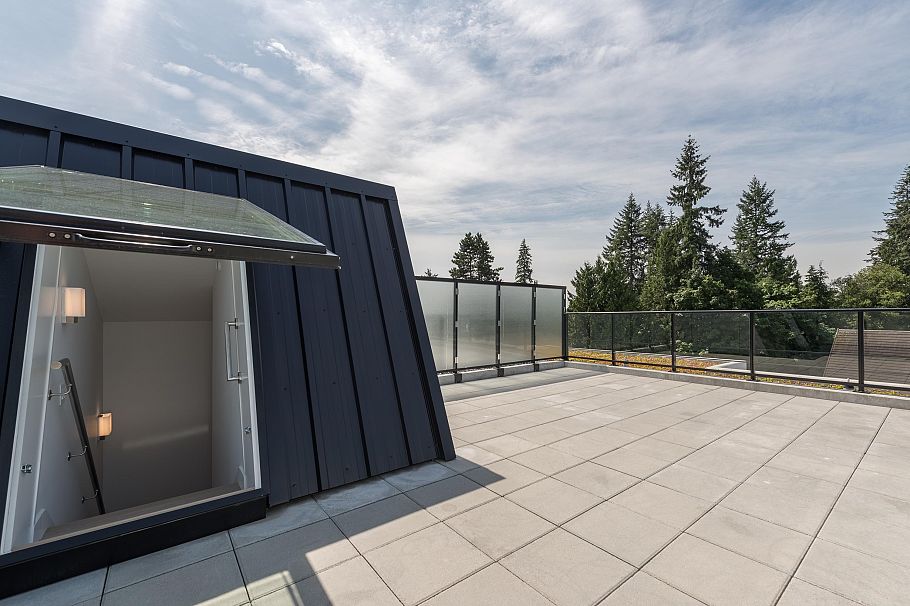 317 3220 Connaught Crescent North Vancouver, BC - 31