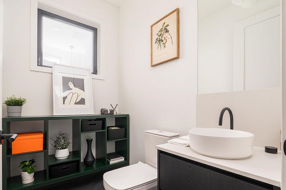 838 W 64th Avenue Vancouver, BC - 11