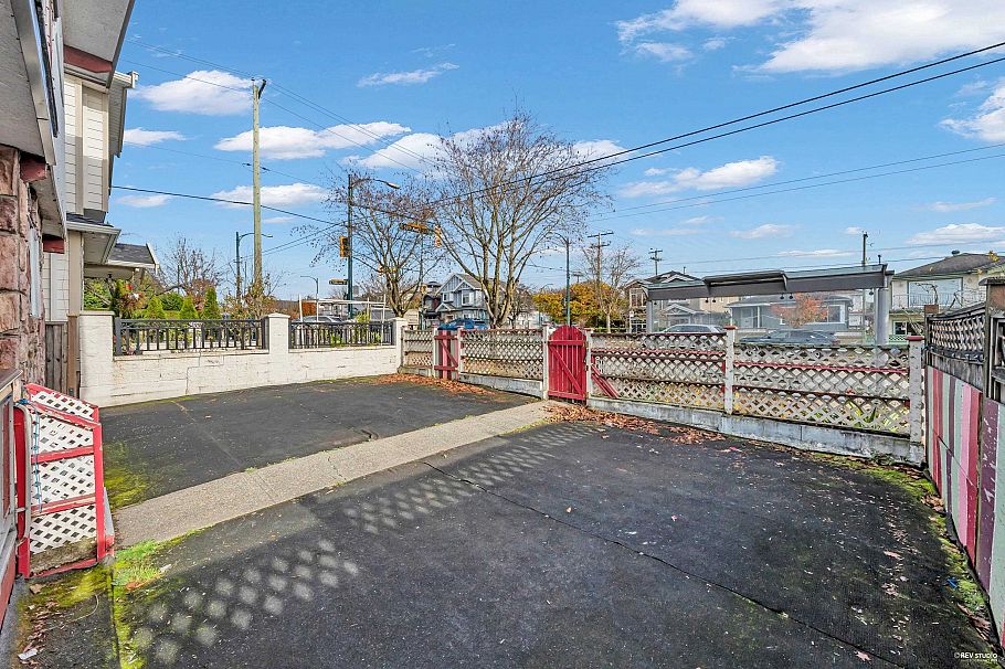 7511 Main Street Vancouver, BC - 38