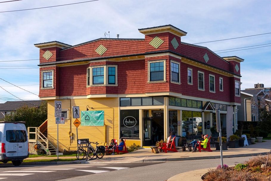 250 E 10th Street North Vancouver, BC - 35