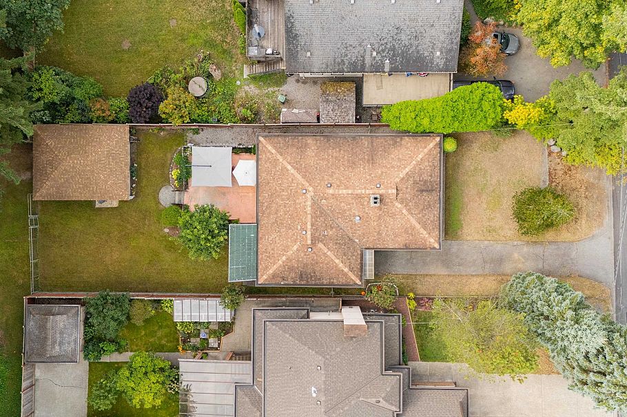 2239 Windridge Drive North Vancouver, BC - 38