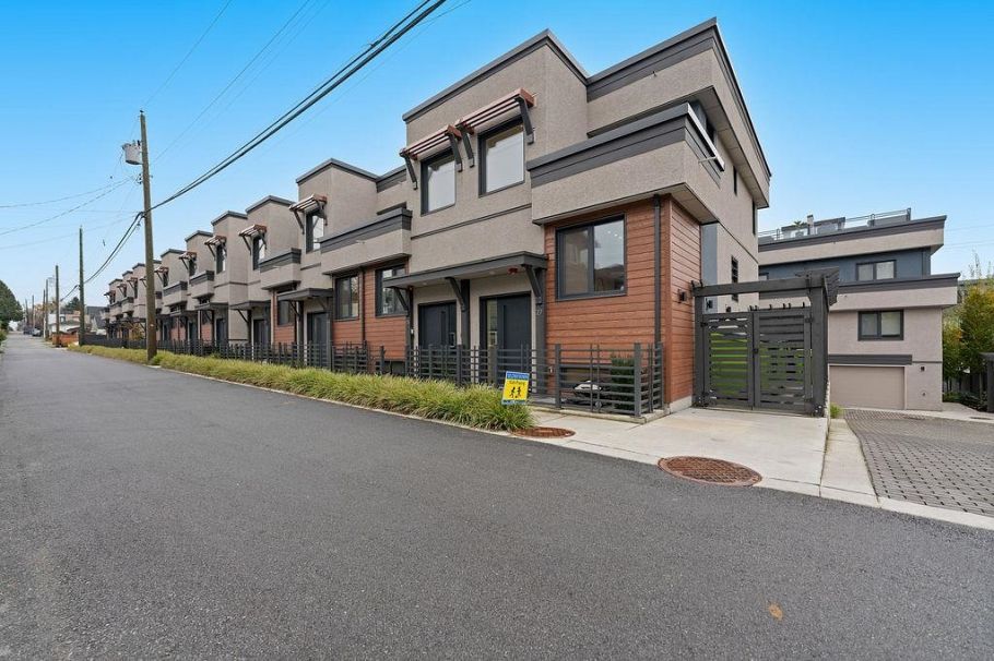 27 632 E 3rd Street North Vancouver, BC - 3