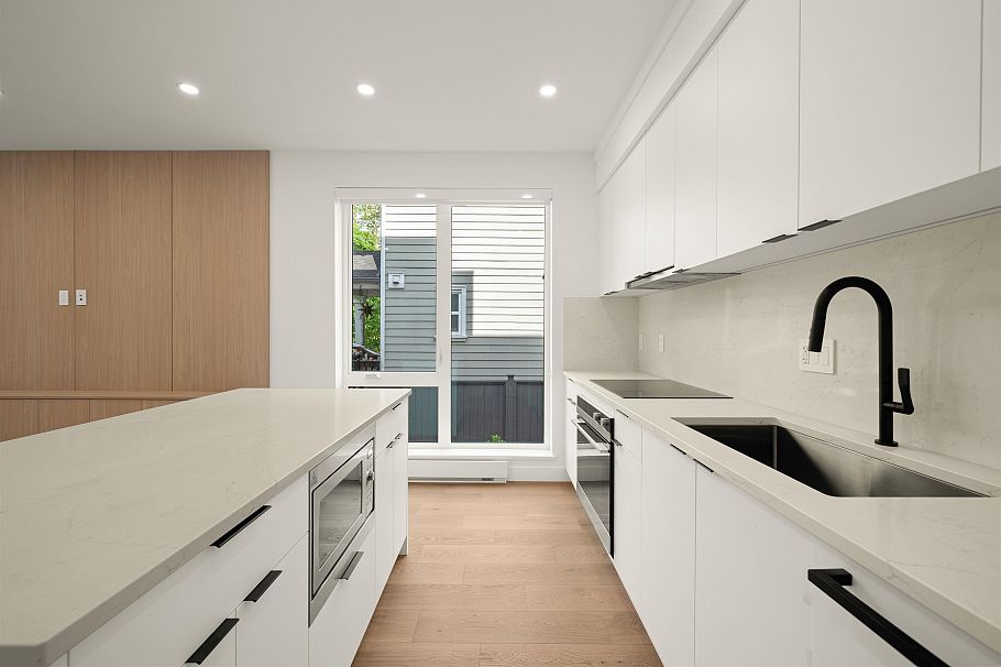 1904 E 8th Avenue Vancouver, BC - 11